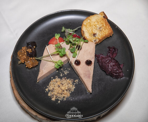 Ganzenlever- terrine / uienkonfijt / brioche