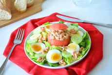 Tomaat-Garnaal (150GR) met Frietjes mayo+coktail Tomaat-Garnaal (150GR) met Frietjes mayo+coktail