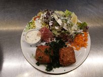 huisgemaakte gandahamkroketten (2)- salade/meloen huisgemaakte gandahamkroketten (2)- salade/meloen
